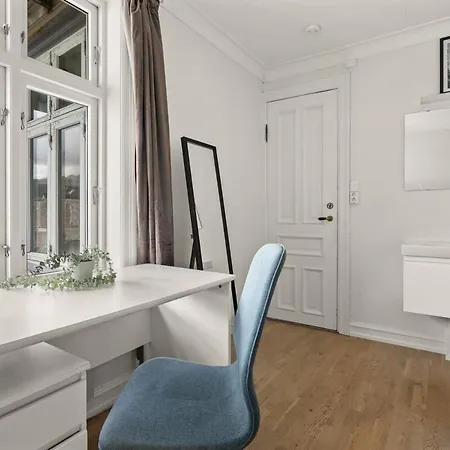 Bb I 4 Spacious Bedrooms In Centre Apartment *
