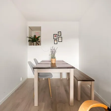 Bb I 4 Spacious Bedrooms In Centre * 卑爾根
